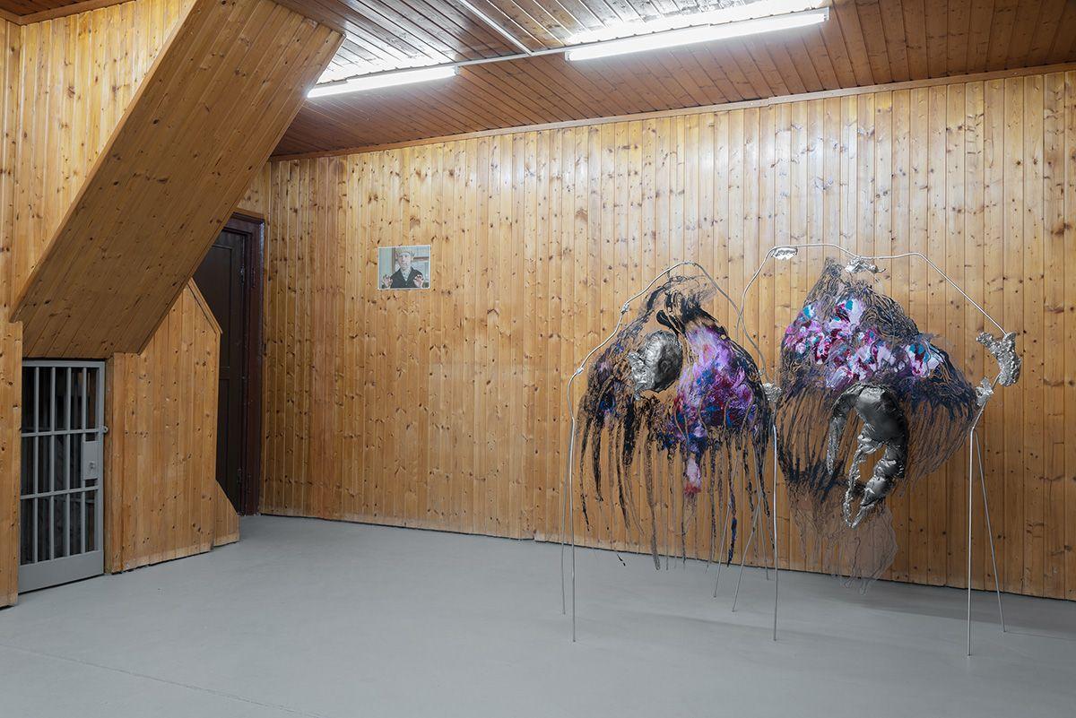 Групповая выставка «Work Together Stay Alive», вид экспозиции. Галерея EXILE, Вена, 2019